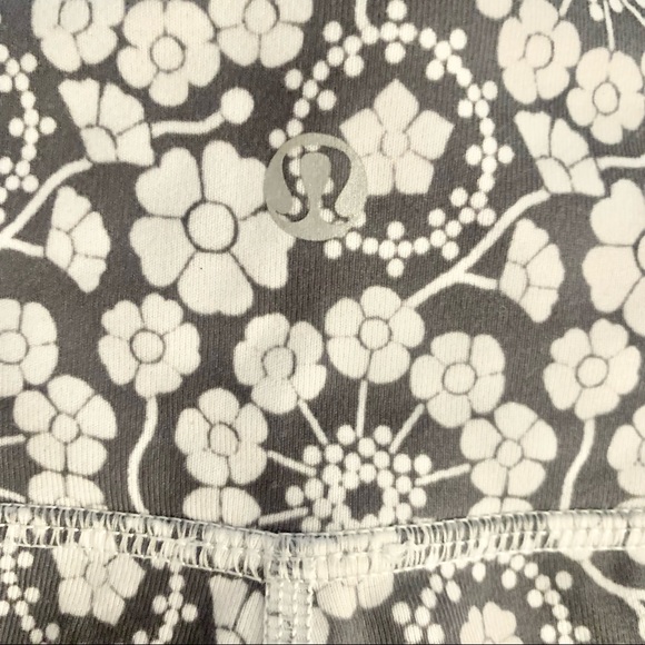 SOLD Lululemon Wunder Under Crop Leggings in Twiggy Floral Nimbus Size 4 - Picture 6 of 8